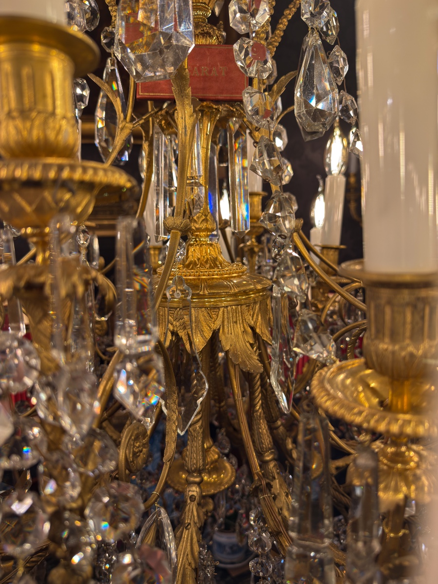 Lustre à vingt-quatre bras de lumière en bronze ciselé doré et décor de cristal signé Baccarat-photo-6