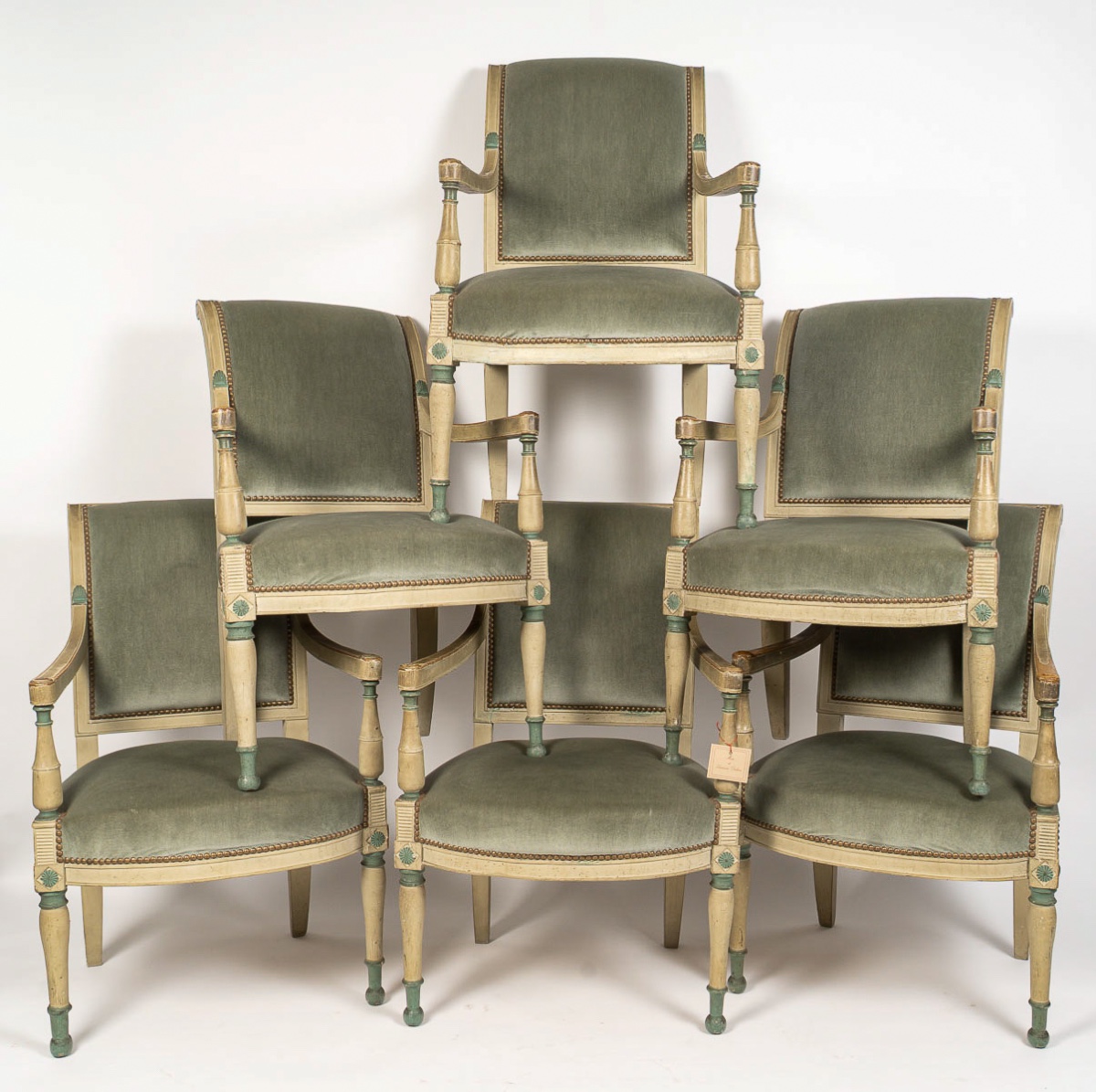 Série de six fauteuils en hêtre laqué d’époque Directoire (1795-1799)