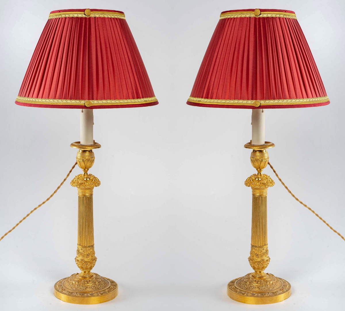Paire de Flambeaux d’Époque Restauration en Bronze Ciselé et Doré Montés en Lampes vers 1820