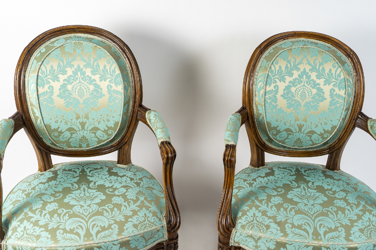 Paire de Fauteuils Louis XVI à Dossiers Médaillons en Bois Naturel Mouluré et Sculpté-photo-4