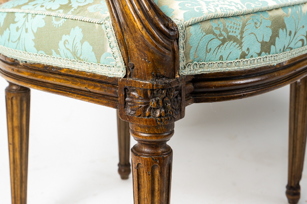 Paire de Fauteuils Louis XVI à Dossiers Médaillons en Bois Naturel Mouluré et Sculpté-photo-2