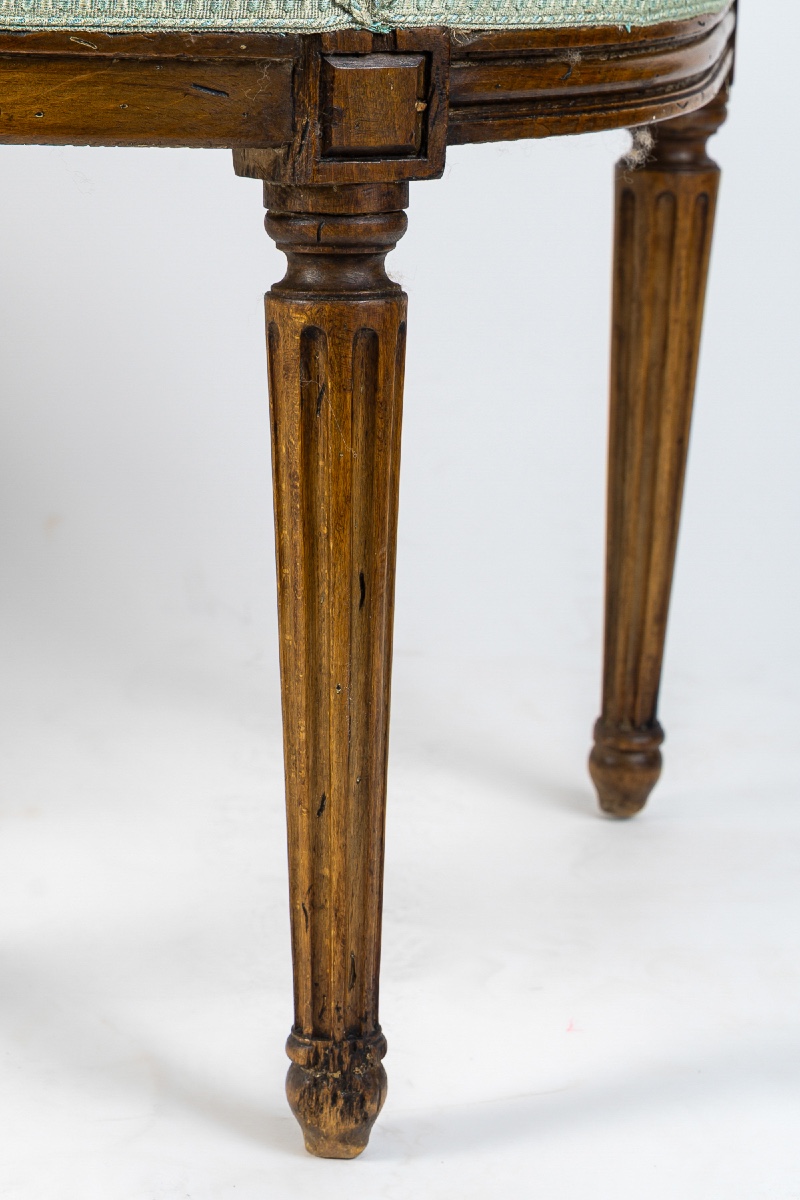 Paire de Fauteuils Louis XVI à Dossiers Médaillons en Bois Naturel Mouluré et Sculpté-photo-3