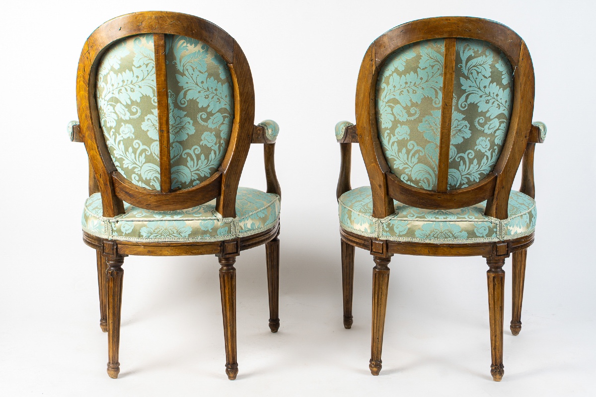 Paire de Fauteuils Louis XVI à Dossiers Médaillons en Bois Naturel Mouluré et Sculpté-photo-4