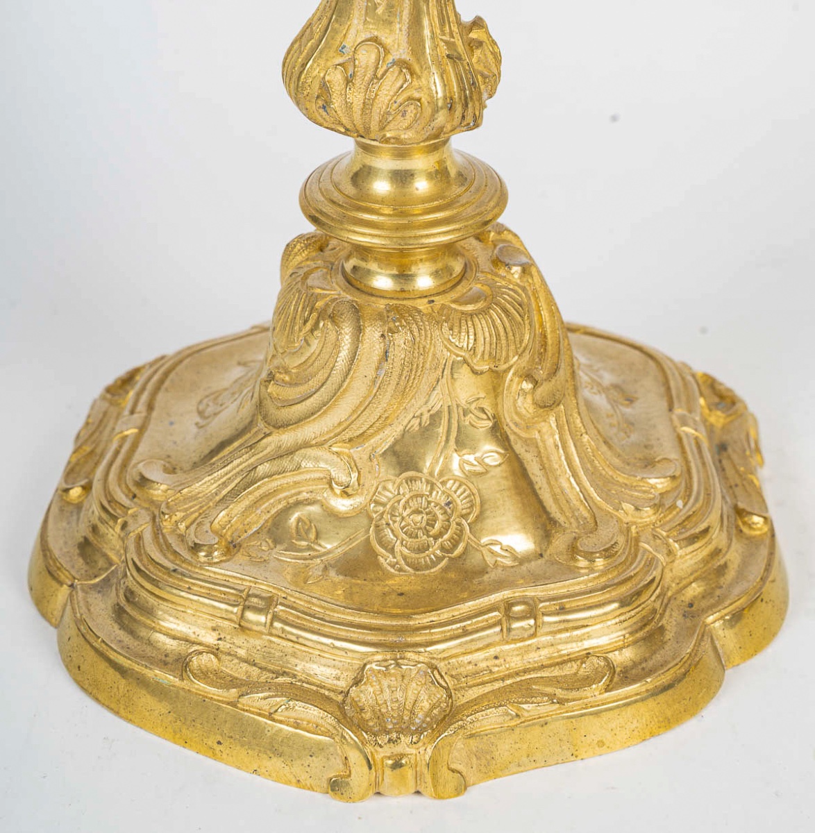 A Pair Of Rocaille-style Gilt Bronze Flambeaux, Mounted As Lamps, Palais Ducal De Nevers-photo-2
