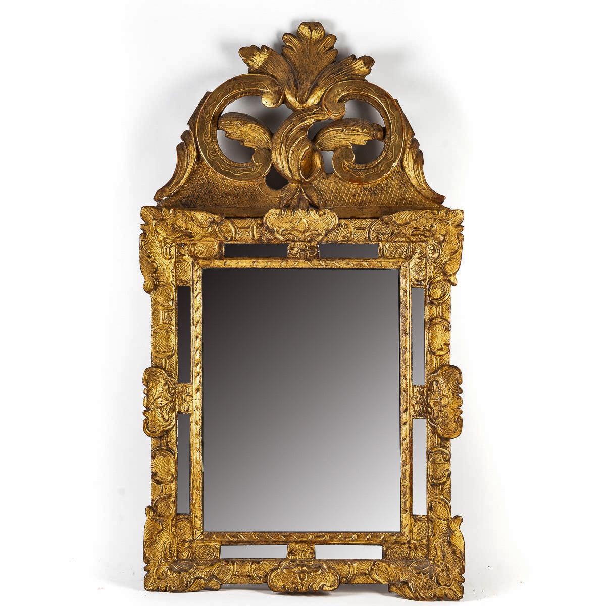 Miroir en bois sculpté à patine doré d’époque Régence vers 1715-1723