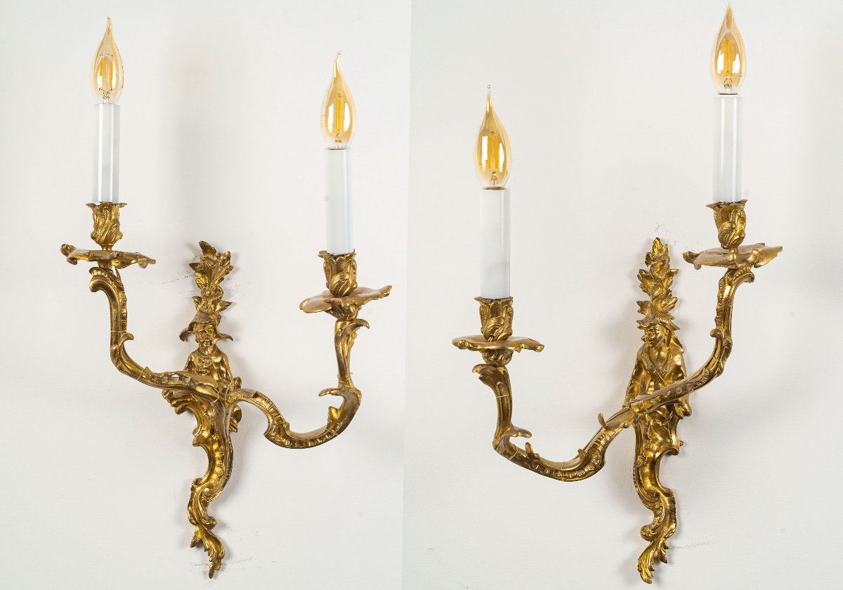 Paire d’appliques Louis XV en bronze ciselé et doré, d’après Caffieri, vers 1850-1870