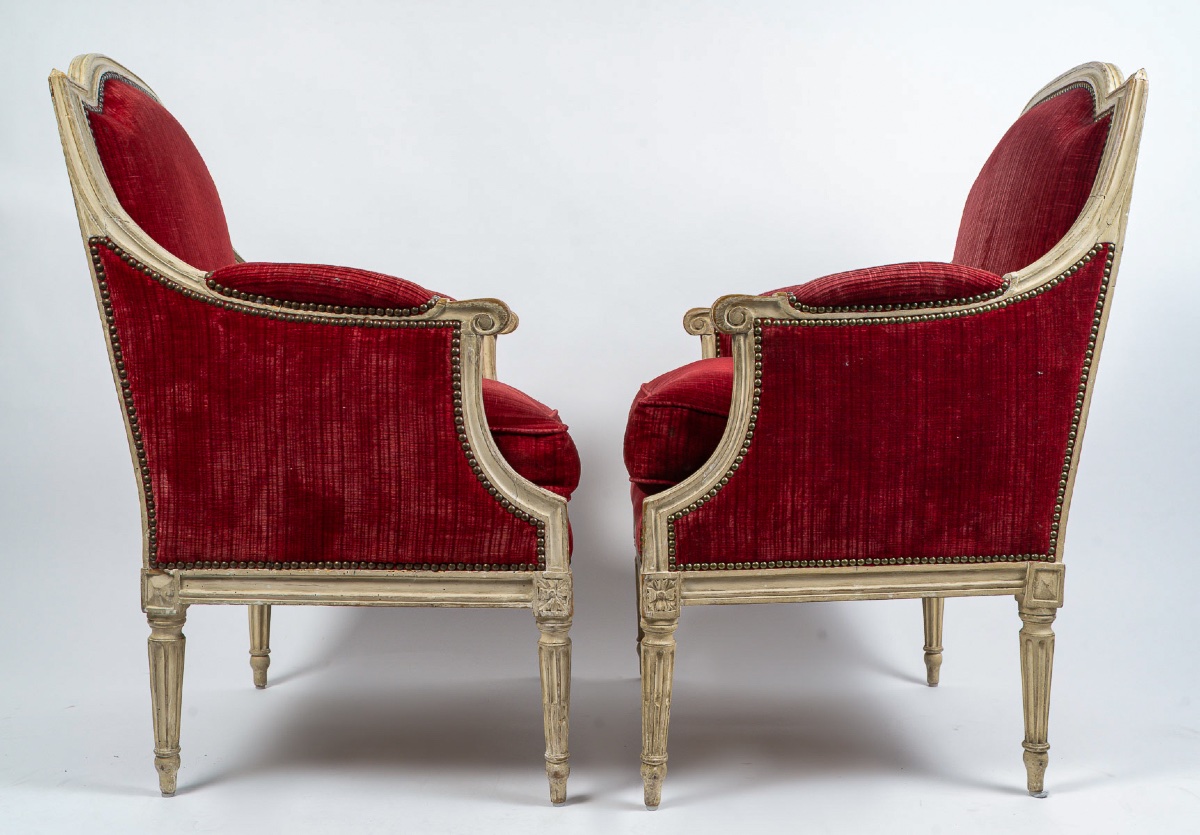 Paire de bergères Louis XVI en bois sculpté et laqué, velours rouge, c. 1780-photo-6