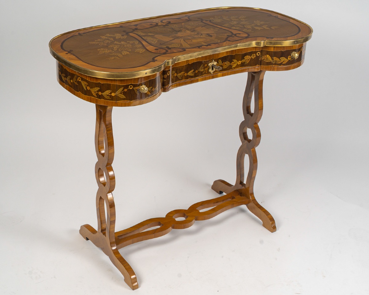 Table écritoire Transition Louis XV-louis XVI En Marqueterie De Chasse Par André-louis Gilbert