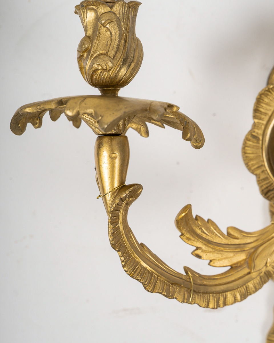 Paire d’appliques d’époque Louis XV en bronze ciselé doré, d’après Jacques Caffieri France-photo-2