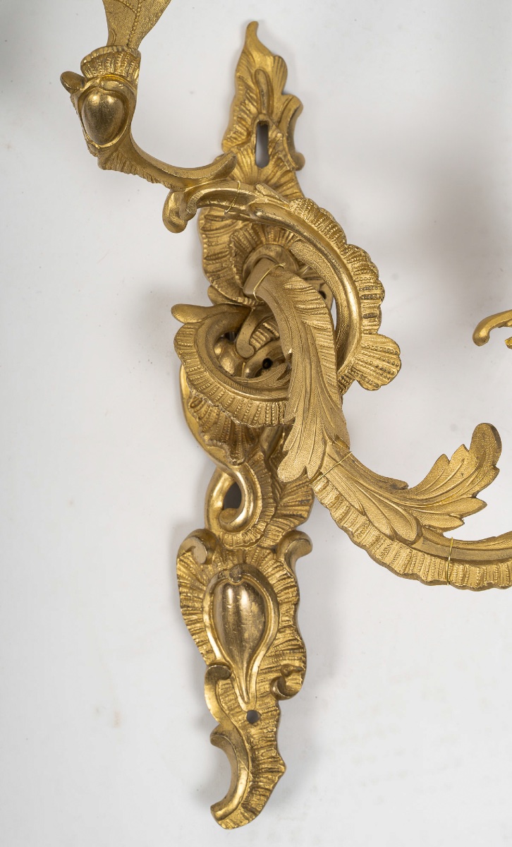 Paire d’appliques d’époque Louis XV en bronze ciselé doré, d’après Jacques Caffieri France-photo-3