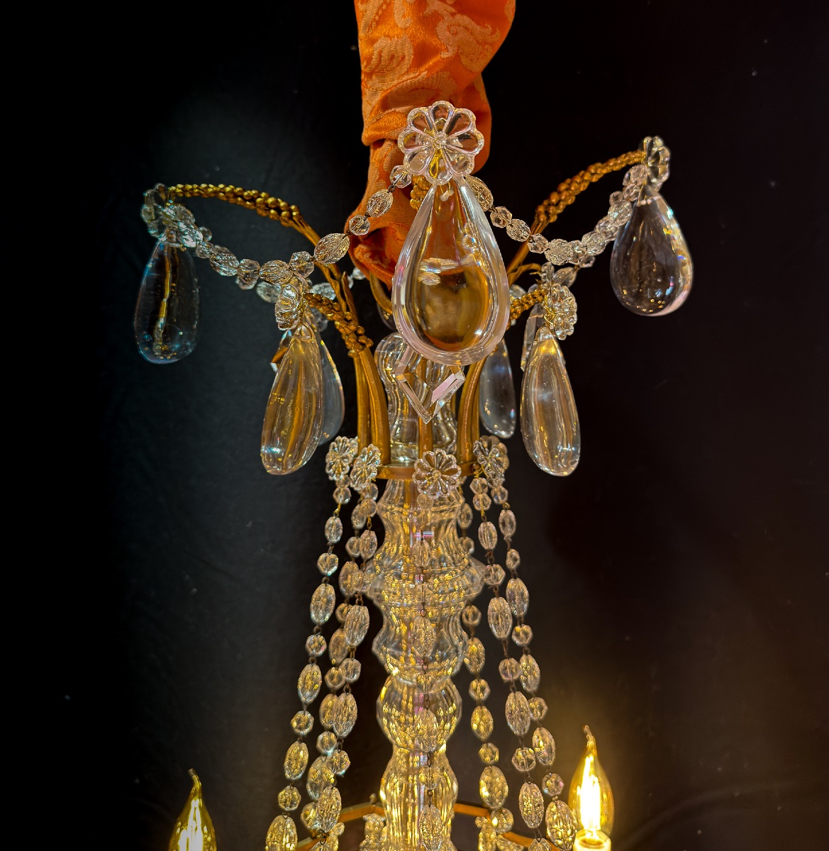 Lustre Marie-Antoinette, style Louis XVI en bronze ciselé et doré, cristal signé Baccarat-photo-2