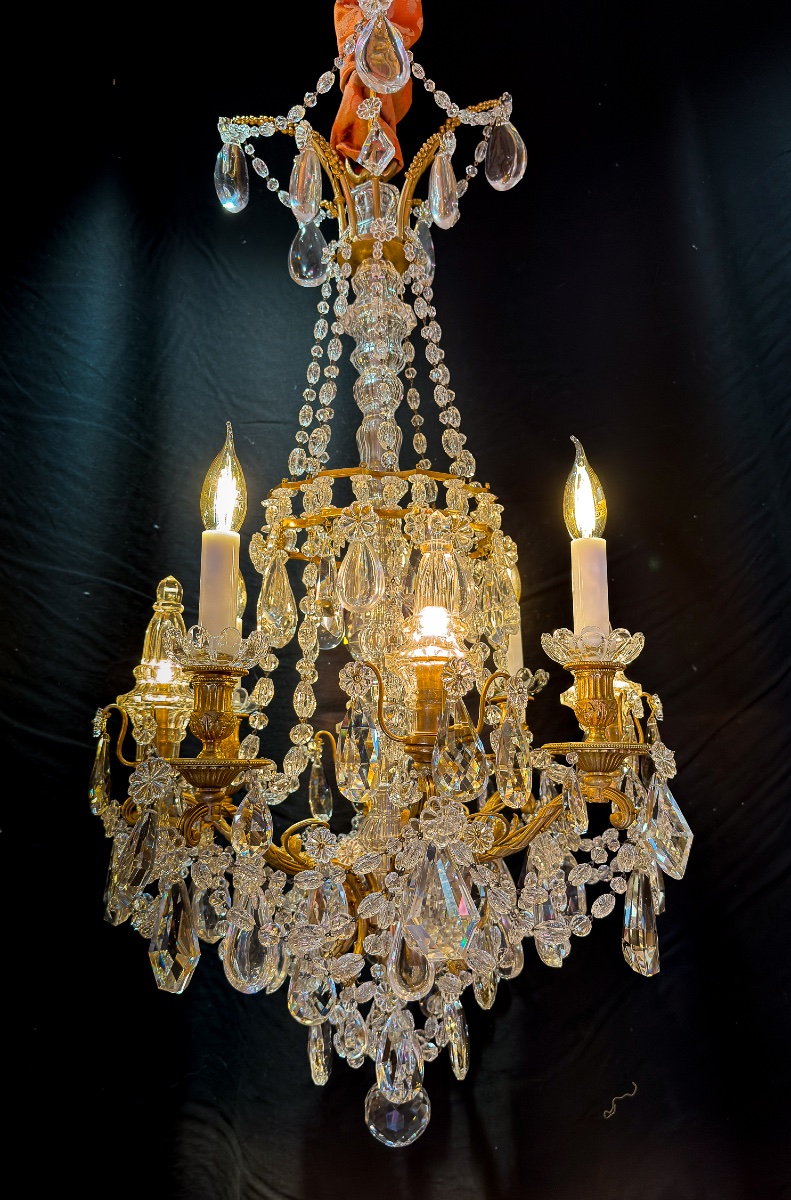 Lustre Marie-Antoinette, style Louis XVI en bronze ciselé et doré, cristal signé Baccarat