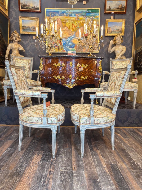 Série de quatre fauteuils en cabriolet d’époque Louis XVI en hêtre laqué vers 1780-photo-4