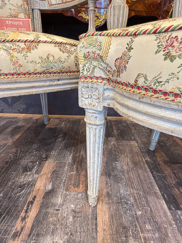 Série de quatre fauteuils en cabriolet d’époque Louis XVI en hêtre laqué vers 1780-photo-1