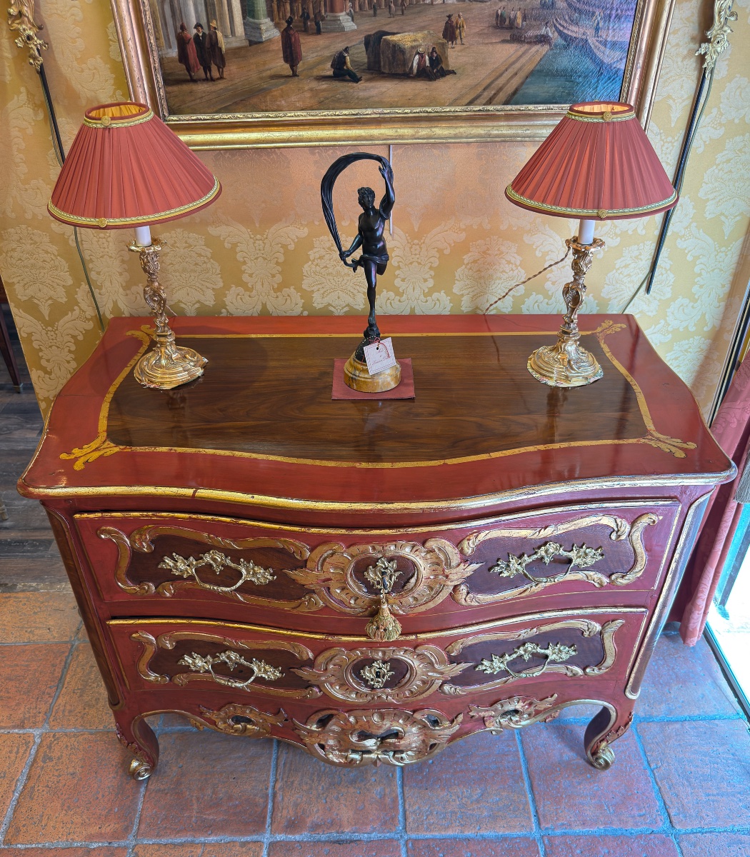 Louis XV Period Carved And Parcel-gilt Red Lacquered Walnut Bombé "sauteuse" Commode, Provence-photo-3