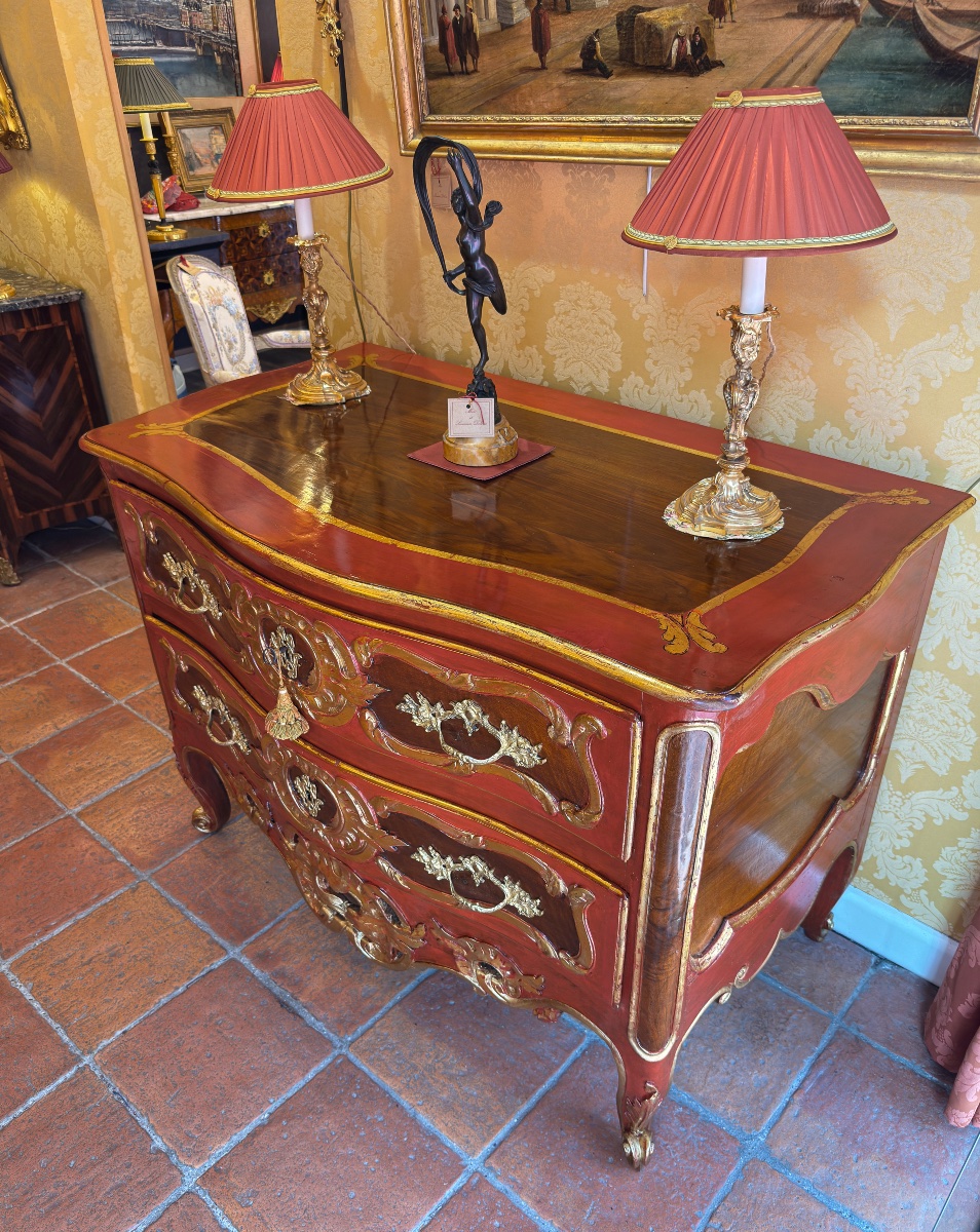 Louis XV Period Carved And Parcel-gilt Red Lacquered Walnut Bombé "sauteuse" Commode, Provence-photo-3