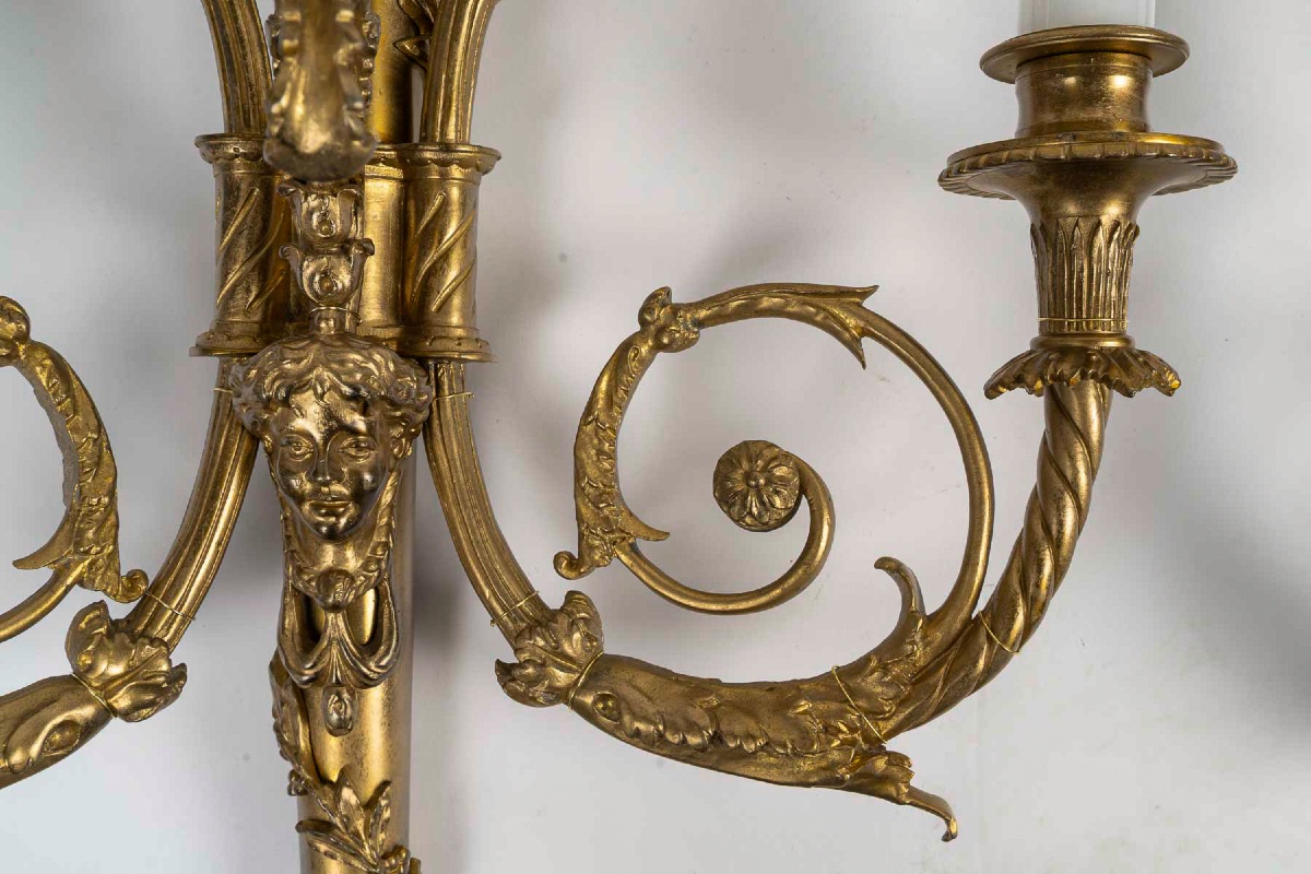 Paire d'appliques en bronze doré à têtes de bélier, style Louis XVI vers 1850-1870-photo-2