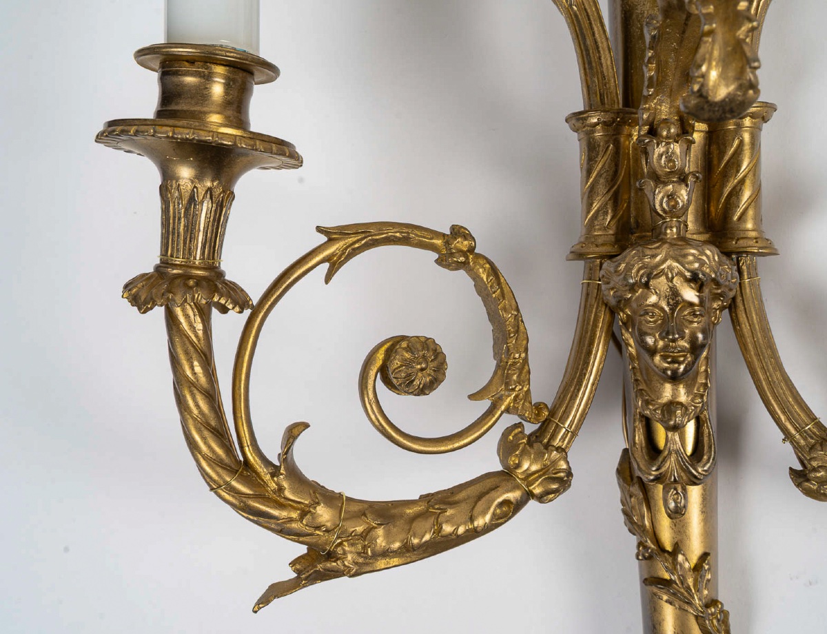 Paire d'appliques en bronze doré à têtes de bélier, style Louis XVI vers 1850-1870-photo-3