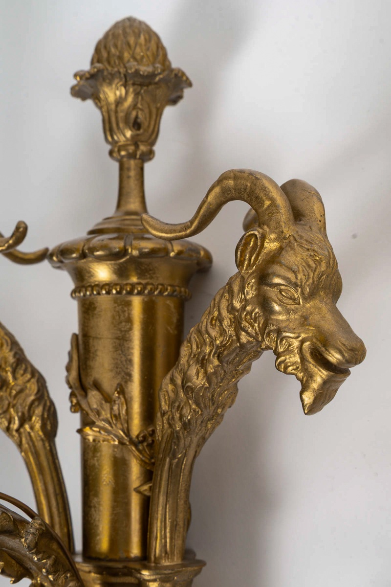Paire d'appliques en bronze doré à têtes de bélier, style Louis XVI vers 1850-1870-photo-2