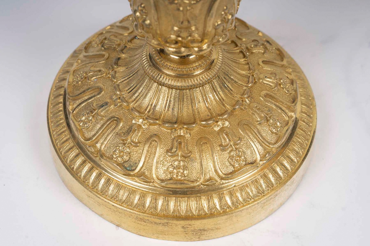 Paire de bougeoirs en bronze patiné et doré, époque Restauration, montés en lampes, vers 1820-photo-4