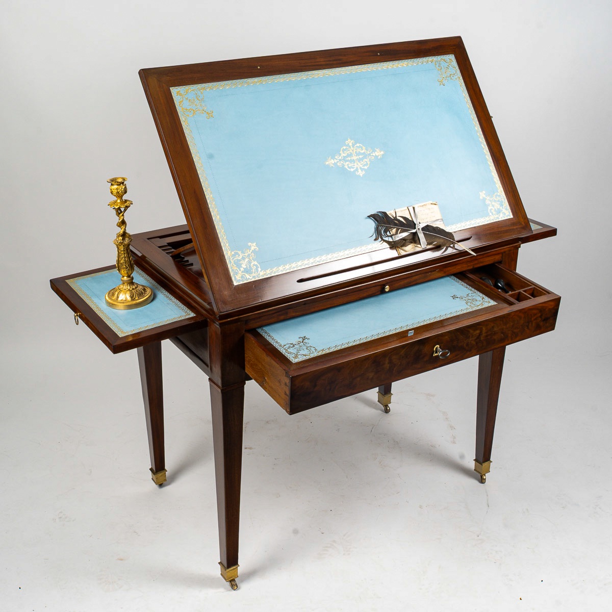 Table à la Tronchin en acajou et acajou de Cuba flammé, époque Directoire (1795-1799)