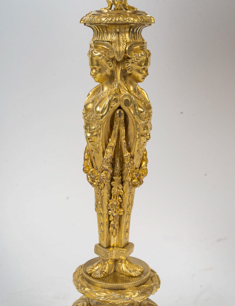 Pair Of Gilded Bronze Candlesticks In The Louis XVI Style, Converted Into Lamps After Designs By Dugourc And Rémond-photo-3