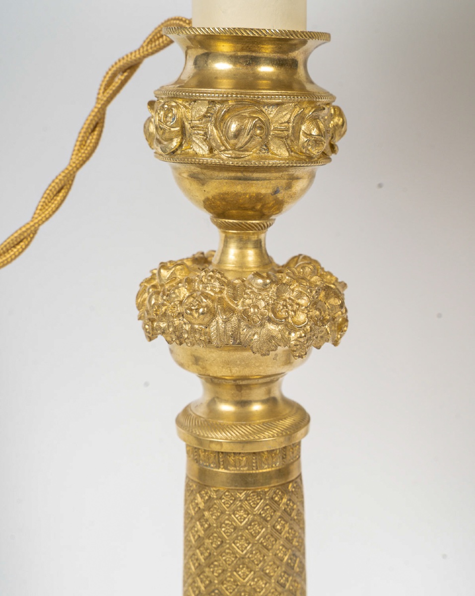 Paire de Flambeaux d’Époque Restauration en Bronze Finement Ciselé et Doré Montés en Lampes-photo-2