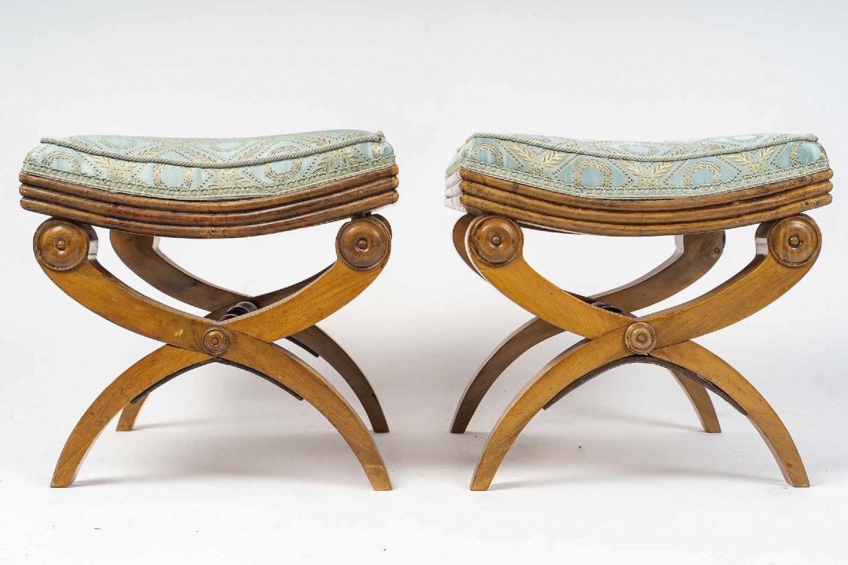 Paire de tabourets curules suisses d'époque néoclassique, Berne, première moitié du XIXe siècle