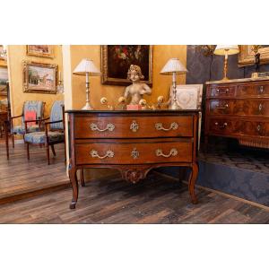 Commode D’époque Louis XV En Noyer Et Noyer Noirci Mouluré Et Sculpté Dauphiné Vers 1750-1760