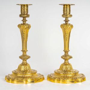 A Pair Of Gilt And Chiseled Bronze Candlesticks In The Transition Louis XVI-louis XVI Style