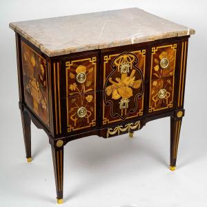 Commode Sauteuse à Ressaut, Marqueterie d'Instruments De Musique, époque Louis XVI