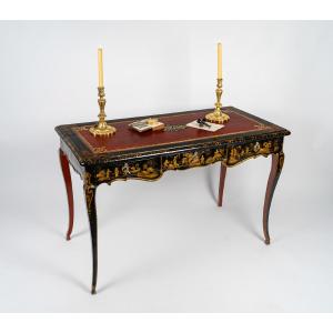 Bureau plat d’époque Louis XV en Vernis Martin à décors chinoisant, vers 1760