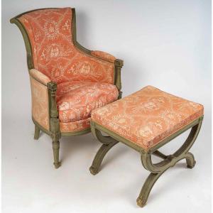 Une large Bergère de la fin du XIXème siècle en hêtre laqué vert de style Directoire