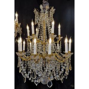 Lustre signé Baccarat de style Louis XVI en bronze doré et décor de cristal taillé  vers 1870