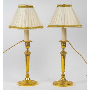 Paire de Flambeaux d’époque Directoire vers 1795-1799 en Bronze Ciselé et Doré Montée en lampes