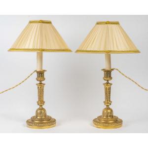 Paire de Bougeoirs vers 1820 de Style Louis XVI en Bronze Ciselé, Montée en Lampes