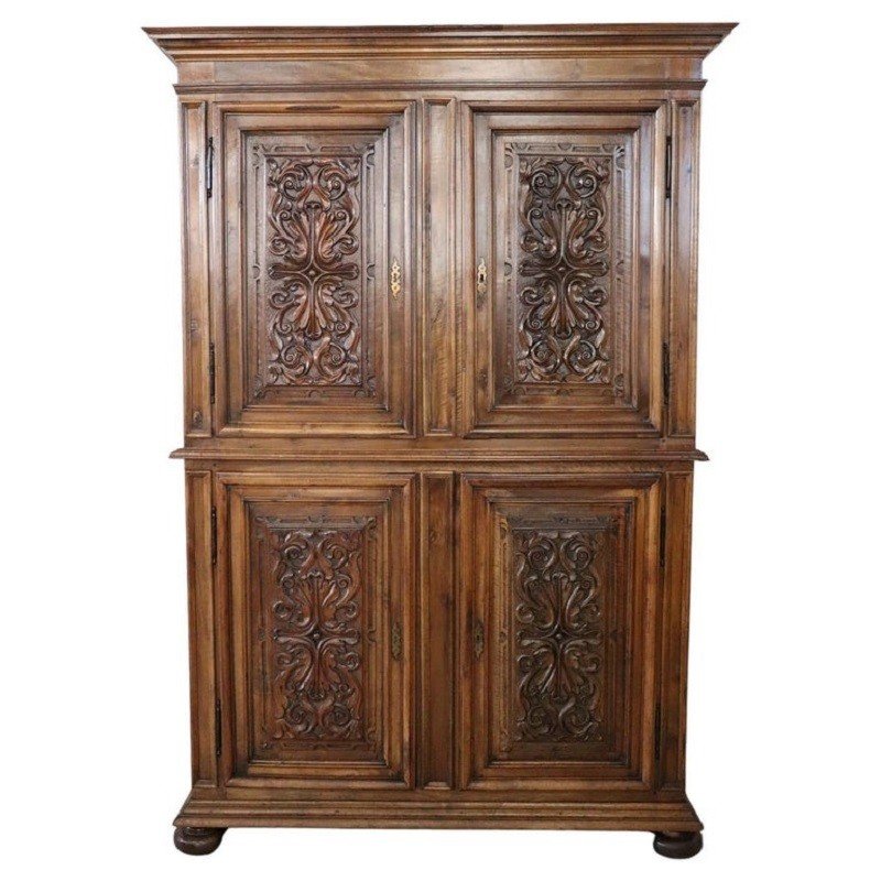 Meuble 19ème Siècle En Noyer Sculpté
