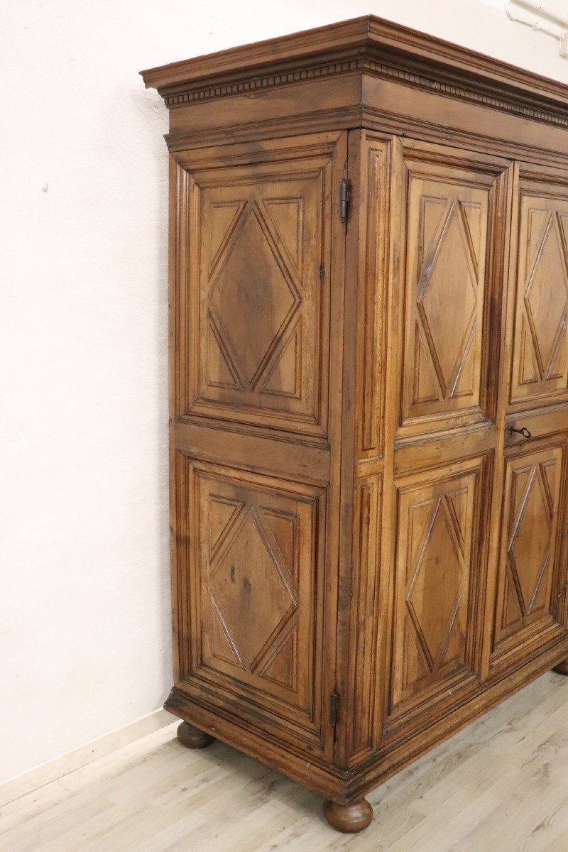 Armoire à Secret Du 17ème Siècle En Noyer-photo-1
