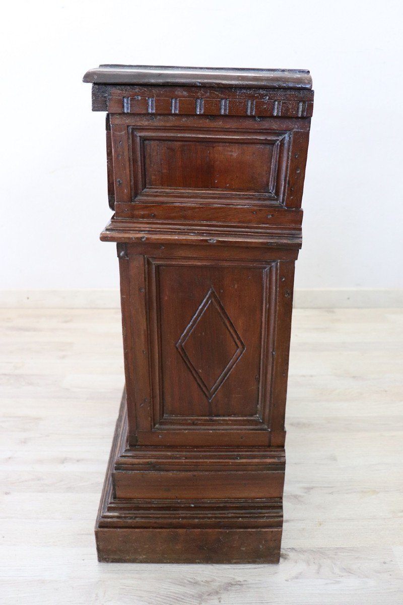 Antique Carved Walnut Nightstand, Tuscany, 17th Century-photo-4