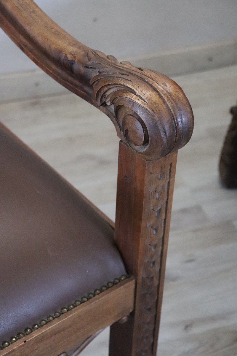 Late 19th Century Carved Walnut Throne Chairs, Set Of 2-photo-1