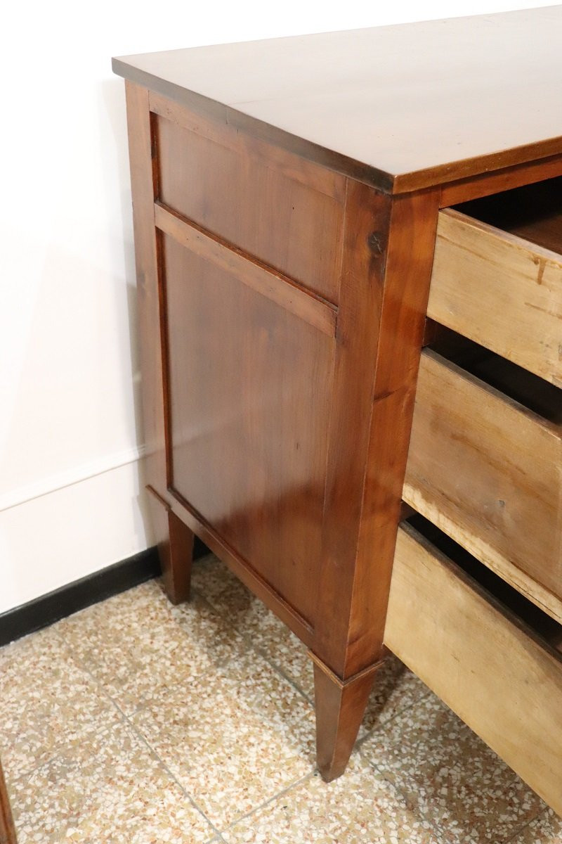 Antique Chest Of Drawers In Solid Walnut, Italy 18th Century-photo-4