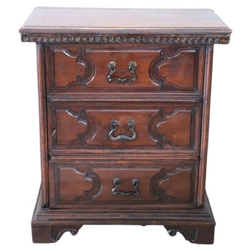 Table de Chevet en Noyer, XVIIIe siècle