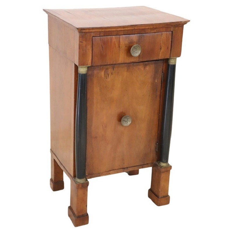 Table de chevet ancienne en noyer, Italie, début du 19e siècle