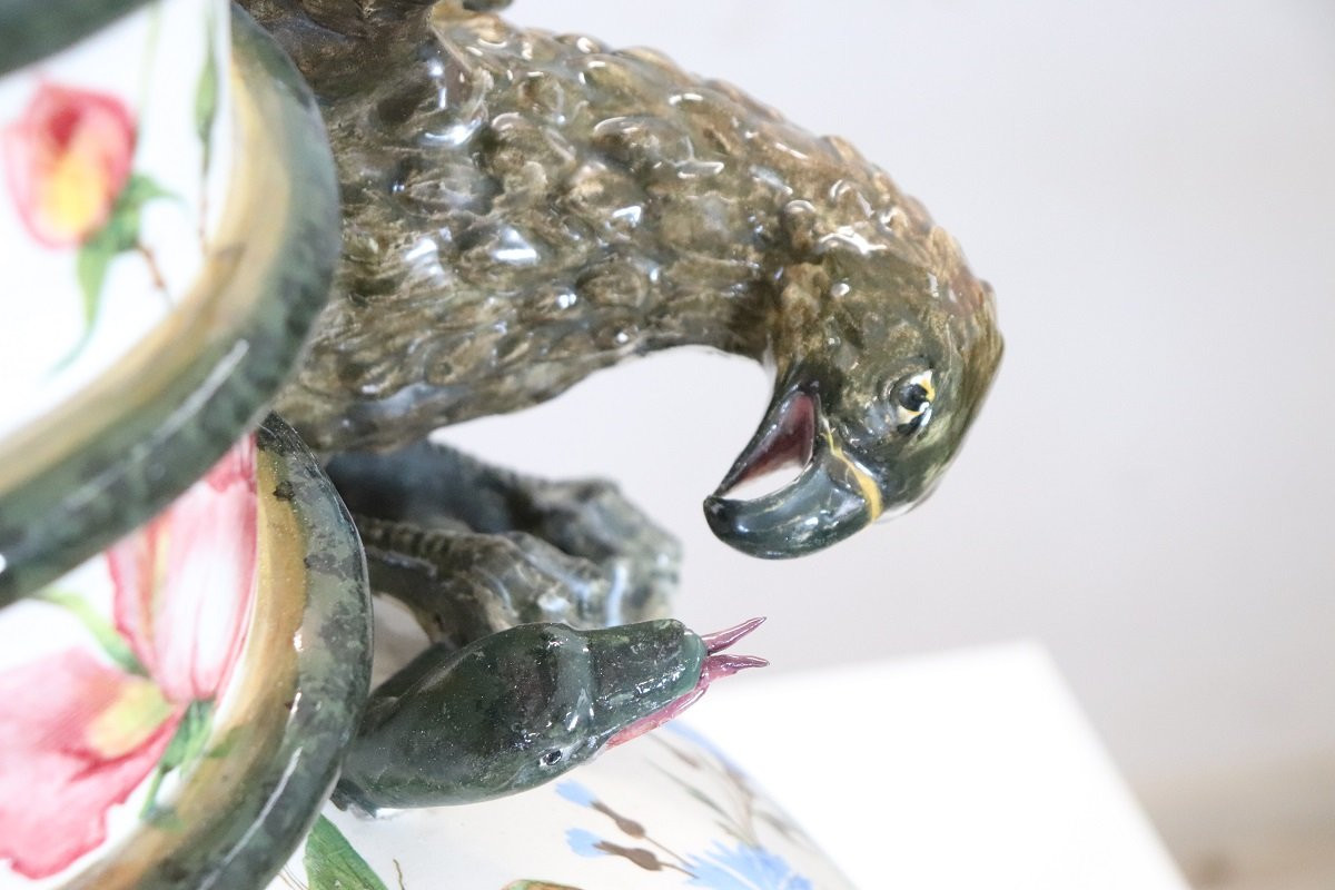 Vase majestueux en céramique avec aigle et crocodile, Italie, début du 20e siècle-photo-1