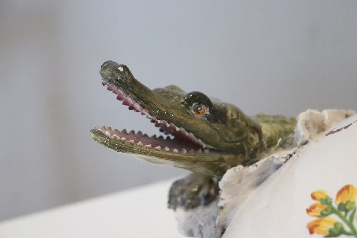 Vase majestueux en céramique avec aigle et crocodile, Italie, début du 20e siècle-photo-5