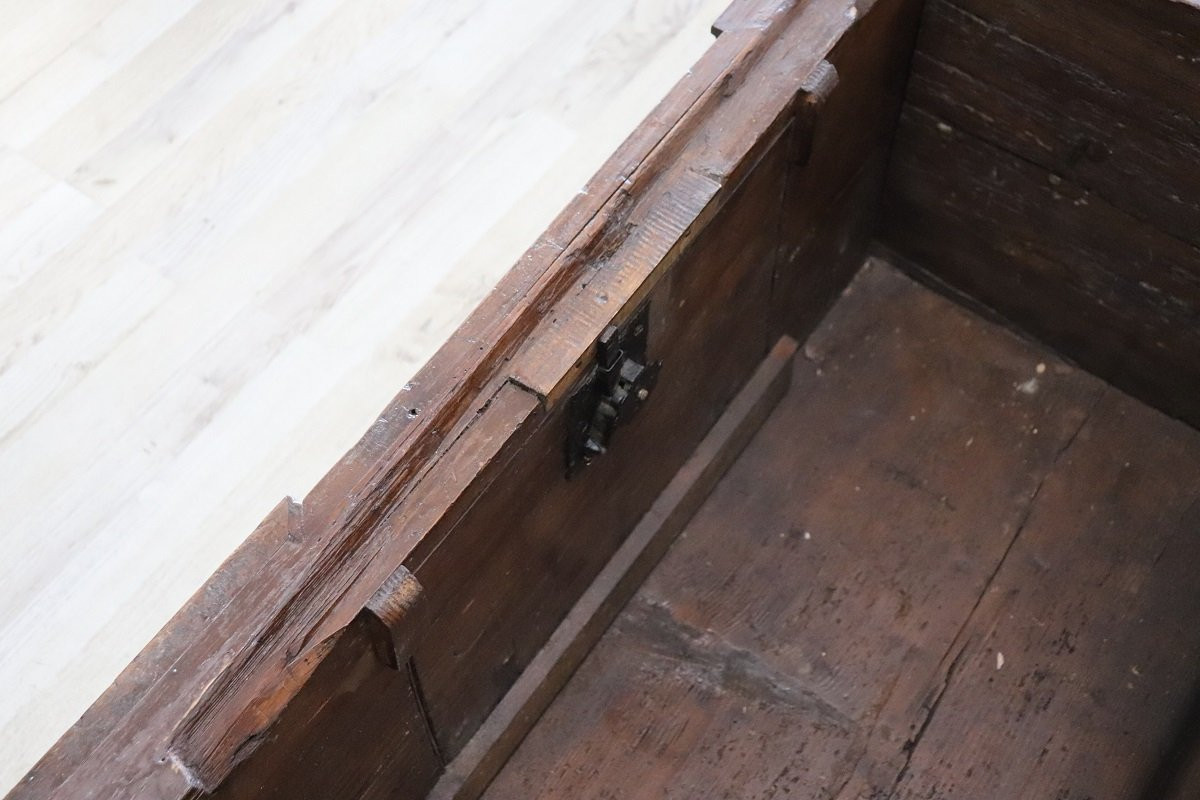 Coffre ancien en noyer, Italie, XVIIe siècle-photo-8