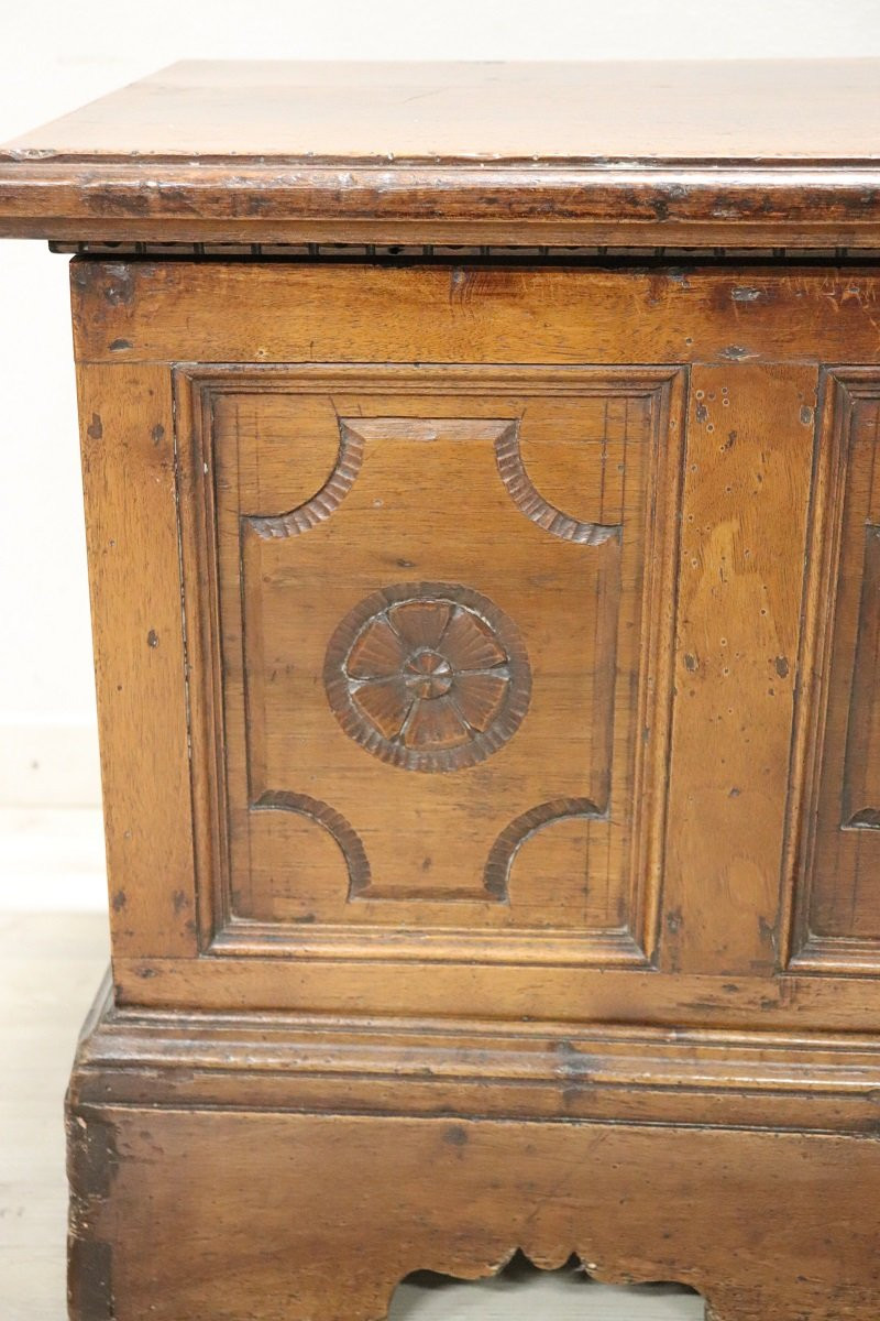 Antique Chest In Solid Walnut, Italy 18th Century-photo-3