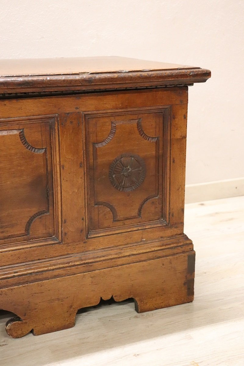 Antique Chest In Solid Walnut, Italy 18th Century-photo-1