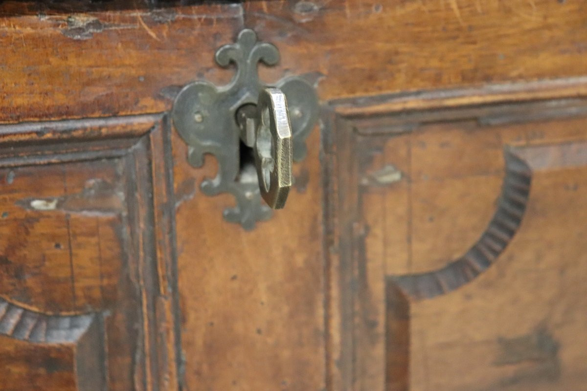 Antique Chest In Solid Walnut, Italy 18th Century-photo-2