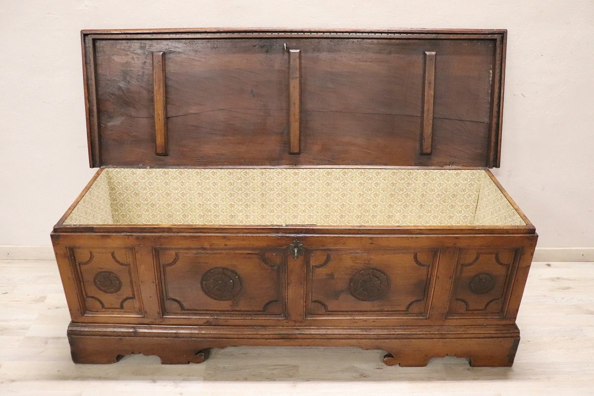 Antique Chest In Solid Walnut, Italy 18th Century-photo-3